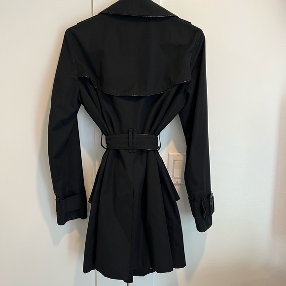 Burberry trench coat. Black mid-length. - Picture 5 of 9